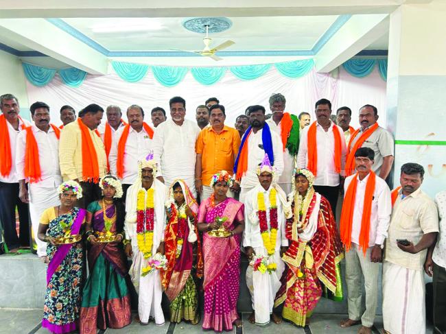 ಕಾರಿನೂರು ಗ್ರಾಮದ ಪಾಂಡುರಂಗ ದೇವಸ್ಥಾನದಲ್ಲಿ ಸಾಮೂಹಿಕ ವಿವಾಹ 