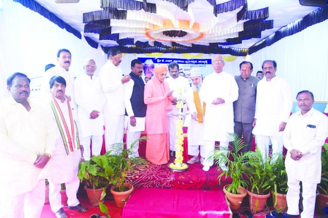 ಸಹಕಾರ ಕ್ಷೇತ್ರದ ಉಳಿವಿಗೆ ಸಹಕಾರ ವಿಶ್ವವಿದ್ಯಾಲಯಸ್ಥಾಪನೆಗೆ ಸರ್ಕಾರಕ್ಕೆ ಚೆನ್ನವೀರ ಶ್ರೀಗಳ ಸಲಹೆ