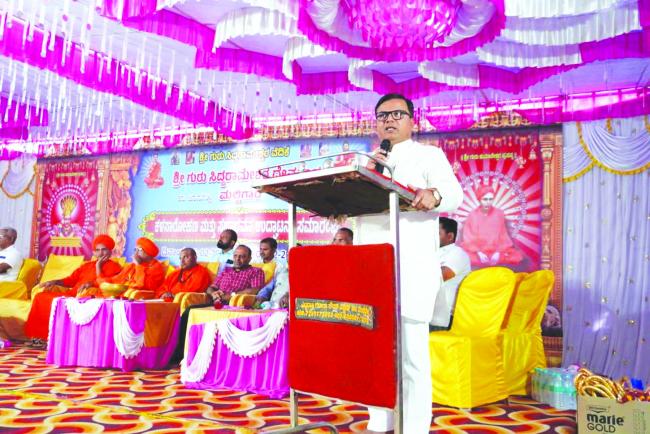 ಒಪ್ಪಿಸಿದ ಜವಾಬ್ದಾರಿ, ಕೆಲಸ ಬಿಟ್ಟು, ದಾರಿ ತಪ್ಪಿ ಬೇರೆಲ್ಲವನ್ನೂ ಮಾಡುತ್ತಿರುವ ಪರಿಣಾಮದಿಂದ ಸಂಕಷ್ಟ ಎದುರಿಸಬೇಕಾಗಿದೆ : ಶ್ರೀನಿವಾಸ ಮಾನೆ 