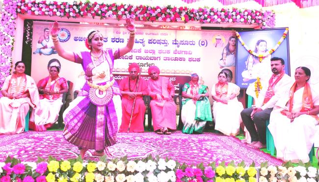 ಡಾ.ರತ್ನಾ ಬಾಳಪ್ಪನವರ ಸರ್ವಾಧ್ಯಕ್ಷತೆ ಸಮಾವೇಶದ ಘನತೆ ಹೆಚ್ಚಿಸಿದೆ : ಅಲ್ಲಮಪ್ರಭು ಶ್ರೀಗಳು 