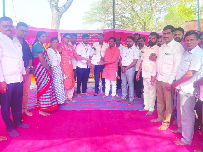 ವಿವಿಧ ಬೇಡಿಕೆ ಆಗ್ರಹಿಸಿ ಗ್ರಾಮ ಲೆಕ್ಕಾಧಿಕಾರಿಗಳ ಪ್ರತಿಭಟನೆ 