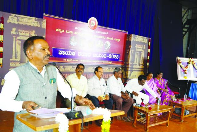 ಕಾಯಕ ಶರಣರ ಆದರ್ಶ ಜೀವನ ಮಾದರಿ: ಮುಂಡರಗಿ ನಾಗರಾಜ 