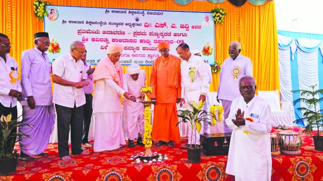 ಸಮಾಜಮುಖಿ ಕಾರ್ಯ ಜಿದ್ದಿಯವರಿಂದಲೆ ಕಲಿಯಬೇಕು - ಸಿಂದಗಿ ಸಾರಂಗಮಠದ ಶ್ರೀಗಳು 