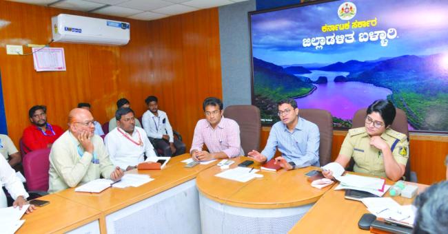 ಮೈಕ್ರೋಫೈನಾನ್ಸ್‌ ಕಂಪನಿಗಳ ಸಭೆಯಲ್ಲಿ ಡಿಸಿ ಪ್ರಶಾಂತ್ ಕುಮಾರ್ ಮಿಶ್ರಾ ಸೂಚನೆ