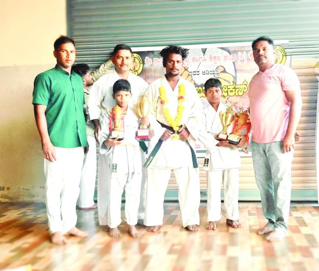 ಕೊಪ್ಪಳದ ಶ್ರೀಕಾಂತ್ ಕಲಾಲ್ ತಂಡಕ್ಕೆ ಕರಾಟೆ ಸ್ಪರ್ಧೆಯಲ್ಲಿ ರಾಜ್ಯಮಟ್ಟದ ಪ್ರಥಮ ಸ್ಥಾನ