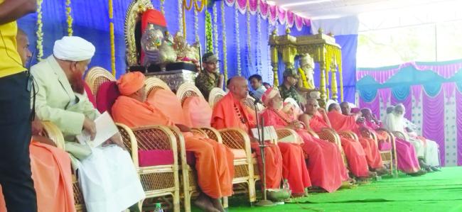 ದತ್ತಾತ್ರೇಯ ಅವಧೂತ ಗುರುಪೀಠ ಹೊಳೆಮಠದಲ್ಲಿ ಪಟ್ಟಾಭಿಷೇಕ ಮಹೋತ್ಸವ ಸ್ವಾಮಿಗಳಾದವರು ಪೂರ್ವಾಶ್ರಮ ಸಂಬಂಧ ಹೊಂದಿರಬಾರದು- ಸಾಣೇಹಳ್ಳಿ ಶ್ರೀಗಳು 