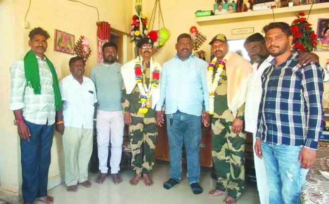 ನಿವೃತ್ತರಾಗಿ ಗ್ರಾಮಕ್ಕೆ ಆಗಮಿಸಿದ ನಿವೃತ್ತ ಸೈನಿಕರಿಗೆ ಸನ್ಮಾನಿನ 