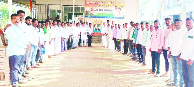 ಶರಣರ ಜಯಂತಿಯಲ್ಲಿ ಮಾನೆ ಭಾಗವಹಿಸಿ ಭಾವಚಿತ್ರಗಳಿಗೆ ಪುಷ್ಪನಮನ ಸಲ್ಲಿಸಿದರು