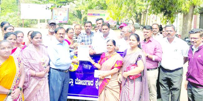  ಪೊಲೀಸ್ ಪರೇಡ್ ಗ್ರೌಂಡ ಹತ್ತಿರವಿರುವ ಗುಡಿ ಮತ್ತು ಸಮಾಜದ ಸಮುದಾಯ ಭವನದಲ್ಲಿ ಕಾರ್ಯಕ್ರಮ