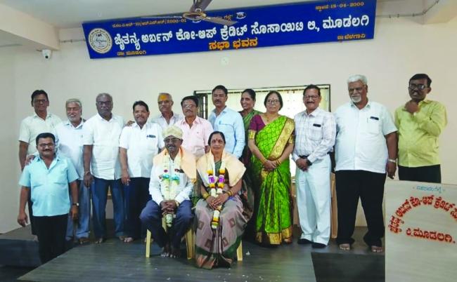 ಮೂಡಲಗಿಯ ಪ್ರತಿಷ್ಠಿತ ಚೈತನ್ಯ ಕೊ - ಆಫ್ ಬ್ಯಾಂಕ್ ಸಭಾ ಭವನದಲ್ಲಿ ಸತ್ಕಾರ ಸಮಾರಂಭ