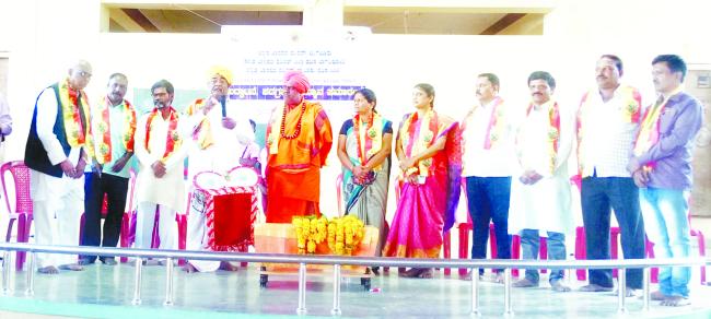 ನಮ್ಮ ಸಂಸ್ಕೃತಿಯನ್ನು ಬಿಟ್ಟ ವಿದೇಶಿ ಸಂಸ್ಕೃತಿಯನ್ನು ಅನುಸರಿಸುತ್ತಿರುವುದು ಸರಿಯಾದುದಲ್ಲ : ಶಿವಾಚಾರ್ಯ ಮಹಾಸ್ವಾಮಿ 