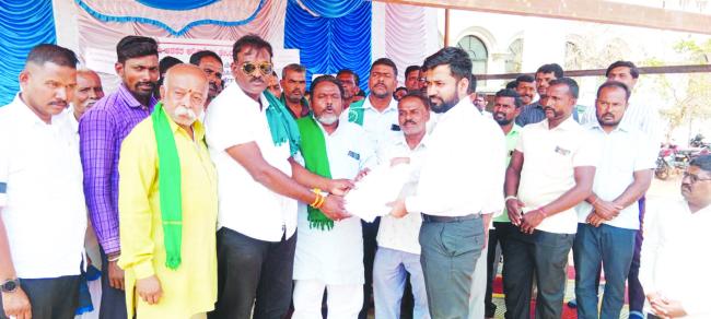 ರಾಜ್ಯಾದಂತ ತಮ್ಮ ವಿವಿಧ ಮೂಲಭೂತ ಸೌಲಭ್ಯಗಳನ್ನು ಒದಗಿಸಬೇಕೆಂದು  ಆಗ್ರಹಿಸಿ