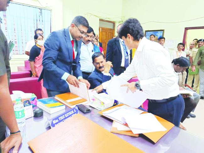 ಜಿಲ್ಲೆಯಲ್ಲಿ ಬೇರೆ ರಾಜ್ಯದ ವಾಹನಗಳ ಓಡಾಡಿದ ವಾಹನ ಮಾಹಿತಿ ಕೇಳಿದ ಉಪ ಲೋಕಾಯುಕ್ತ ಗೌರವಾನ್ವಿತ ನ್ಯಾಯಮೂರ್ತಿಗಳು