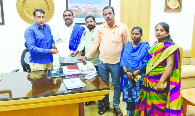 ಬಜೆಟ್‌ನಲ್ಲಿ ಕೊಳಗೇರಿಗಳ ಅಭಿವೃದ್ಧಿಗೆ 5 ಸಾವಿರ ಕೋಟಿ ಅನುದಾನ ಮೀಸಲಿಡಲು ಆಗ್ರಹಿಸಿ ಮನವಿ