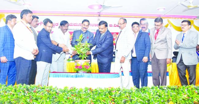 ಭ್ರಷ್ಟಾಚಾರ ದೊಡ್ಡ ಪಿಡುಗಾಗಿದೆ- ದುಷ್ಟರ ಸಂವಾಹರ ನನ್ನ ಸಂಕಲ್ಪ ನಾಗರಿಕ ಸೇವೆ ದೇವರ ಕೆಲಸ- ಎಲ್ಲರೂ ನ್ಯಾಯಯುತವಾಗಿ ಬದುಕಬೇಕು