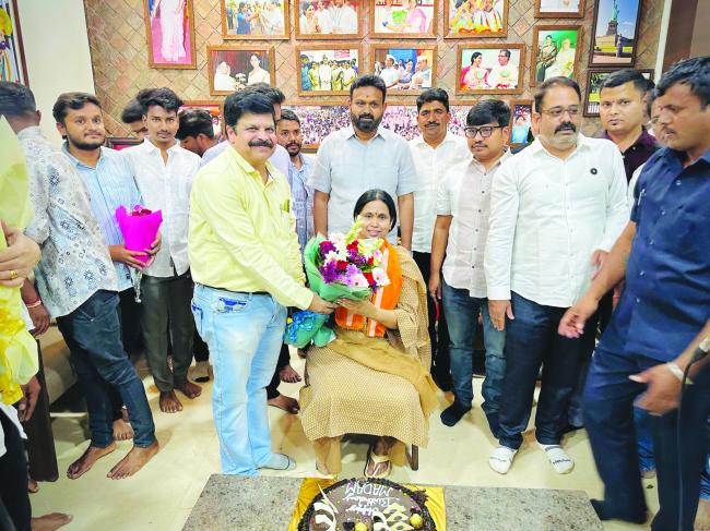 ಎರಡು ವಾರಗಳಲ್ಲಿ ಸಾರ್ವಜನಿಕ ಜೀವನಕ್ಕೆ ವಾಪಸ್‌: ಸಚಿವೆ ಲಕ್ಷ್ಮೀ ಹೆಬ್ಬಾಳಕರ್ 