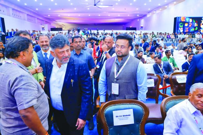 ಬಂಡವಾಳ ಹೂಡಿಕೆದಾರರ ಸಮಾವೇಶದಲ್ಲಿ ಮೃಣಾಲ ಶುಗರ್ಸ್‌ ಎಂಡಿ ಮೃಣಾಲ ಹೆಬ್ಬಾಳಕರ್ 