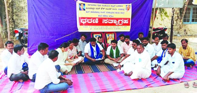 ಸರಕಾರಕ್ಕೆ ತೆರಿಗೆ ಪಾವತಿಸದೇ ಸರಕಾರಕ್ಕೆ ಮೋಸವೆಸಗಿದ್ದು ಕಾರಣ ಕಾನೂನು ರಿತ್ಯ ಸೂಕ್ತ ಕ್ರಮಗೋಳ್ಳಬೇಕು ಎಂದು ಆಗ್ರಹಿಸಿ