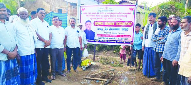 25 ಲಕ್ಷ ವೆಚ್ಚದಲ್ಲಿ ರಸ್ತೆ ಅಭಿವೃದ್ಧಿ ಕಾಮಗಾರಿಗೆ ಭೂಮಿಪೂಜೆ-ಶ್ರೀನಿವಾಸ ಮಾನೆ