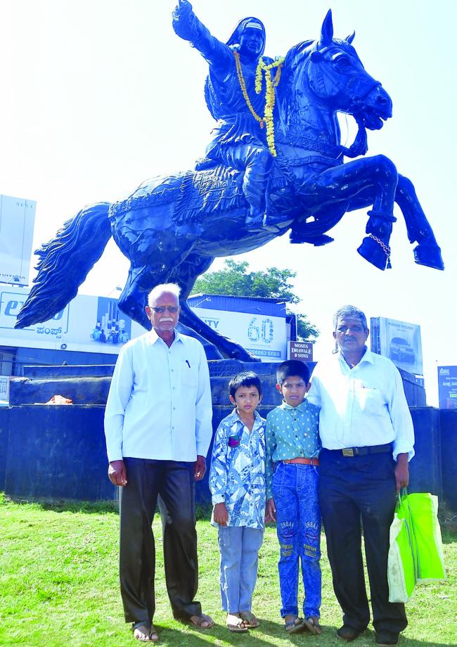 ವೀರ ರಾಣಿ ಕಿತ್ತೂರಚನ್ನಮ್ಮಾ ಅವರ ವೀರ ಪುಣ್ಯಸ್ಮರಣೆ