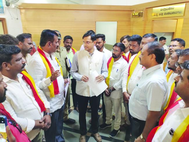 ಬೃಹತ್ ಉಕ್ಕು ಕಾರ್ಖಾನೆ ಸ್ಥಾಪನೆಗೆ ವಿರೋಧ : ಜಿಲ್ಲಾಧಿಕಾರಿಗಳಿಗೆ ಮನವಿ