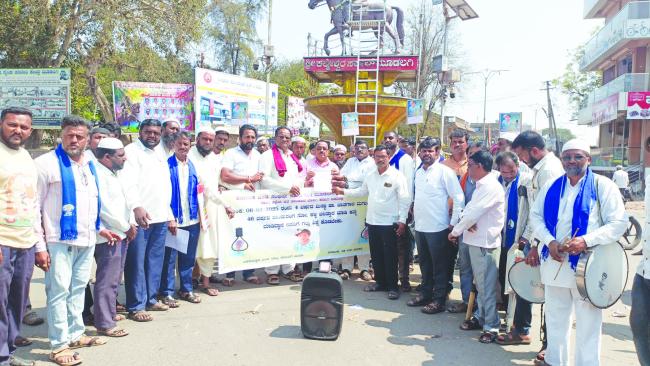 ಮಾಹಾರಾಷ್ಟ್ರದ ಜತ್ತ ತಾಲೂಕಿನಲ್ಲಿ ಫೆ.6ರಂದು ನಾಲ್ಕು ವರ್ಷದ ಮಗುವಿನ ಮೇಲೆ ಅತ್ಯಾಚಾರ ಎಸಗಿ ಹತ್ಯೆಗೈದ ಆರೋಪಿಗೆ ಗಲ್ಲು ಶಿಕ್ಷೆಗೆ ಒಳಪಡಿಸಬೇಕೆಂದು ಆಗ್ರಹಿಸಿ