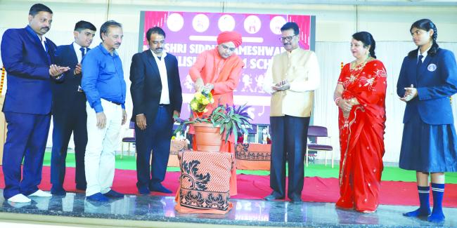 ವ್ಯಕ್ತಿಯನ್ನು ಸುಸಂಸ್ಕೃತರನ್ನಾಗಿಸುವುದೇ ಶಿಕ್ಷಣ : ಡಾ. ಅಲ್ಲಮಪ್ರಭು ಮಹಾಸ್ವಾಮಿಗಳು 