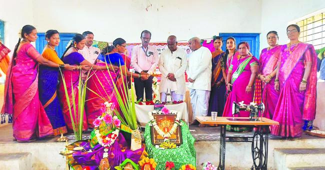 ಚಚಡಿ ಗ್ರಾಮದಲ್ಲಿ ಹೊಲಿಗೆ ತರಬೇತಿ ಸಮಾರೋಪ ಸಮಾರಂಭ