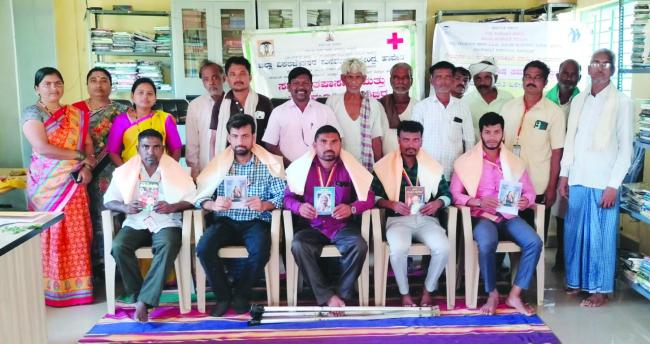 ಸಂಯೋಜನೆಯ ಸಂಚಾರಿ ಪುನರ್ವಸತಿ ತಜ್ಞರ ತಂಡದಿಂದ ಆಯೋಜಿಸಿದ ವಿಕಲಚೇತನರಿಗೆ ಉಚಿತ ತಪಾಸಣಾ ಹಾಗೂ ಅರಿವು ಮೂಡಿಸುವ ಶಿಬಿರ