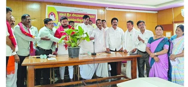 ಲಂಬಾಣಿ ಸಮುದಾಯ ’ದುಶ್ಚಟಕ್ಕೆ ಬಲಿಯಾಗಬೇಡಿ