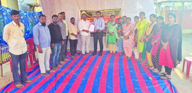 ರಾಜ್ಯದ 9,839 ಗ್ರಾಮ ಆಡಳಿತ ಅಧಿಕಾರಿಗಳನ್ನು ಅಮಾನತ್ತುಗೊಳಿಸಿ, ಎಫ್‌ಐಆರ್ ದಾಖಲಿಸುವಂತೆ ತಹಶೀಲ್ದಾರರಿಗೆ ಮನವಿ