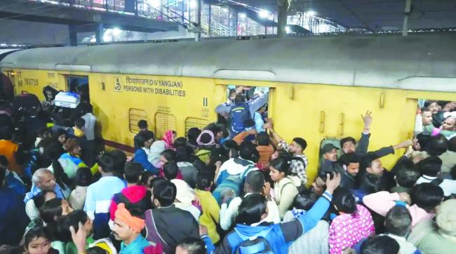 ದೆಹಲಿ ರೈಲು ನಿಲ್ದಾಣದಲ್ಲಿ ಭೀಕರ ಕಾಲ್ತುಳಿತ: ಮೃತರ ಕುಟುಂಬಕ್ಕೆ 10 ಲಕ್ಷ ರೂ ಪರಿಹಾರ 