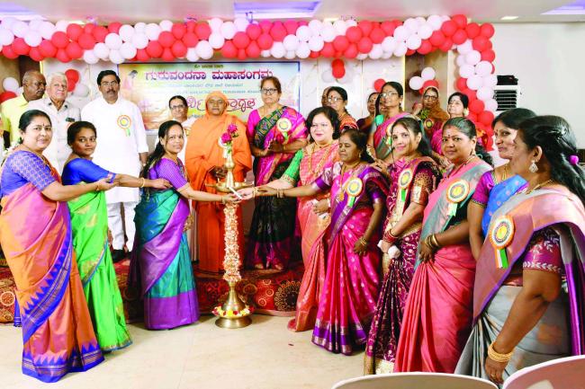 ಸುದೀರ್ಘ 30 ವರ್ಷಗಳ ನಂತರ ಗುರು ಶಿಷ್ಯರ ಸಮ್ಮಿಲನ: ಗುರುವಂದನೆ 