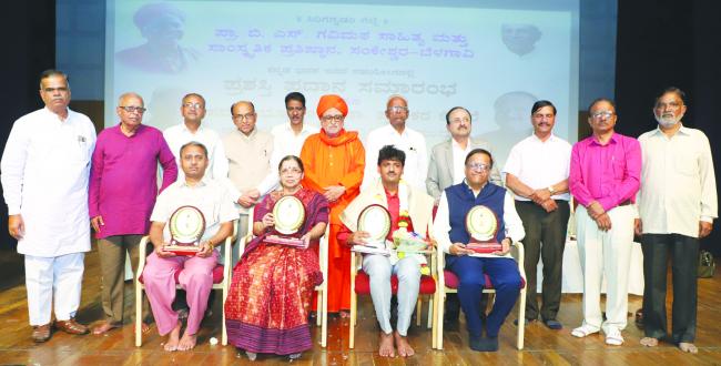 ಗಡಿ ಭಾಗದಲ್ಲಿ ಪ್ರಾ ಗವಿಮಠರ ಕನ್ನಡ ಕೈಂಕರ್ಯ ಶ್ಲಾಘನೀಯ: ಡಾ.ಸಿ ಸೋಮಶೇಖರ್ 