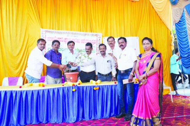 ಆರೆಮಲ್ಲಾಪುರ ಪ.ಪು ಕಾಲೇಜು : ವಿದ್ಯಾರ್ಥಿಗಳ ಬಿಳ್ಕೊಡುಗೆ 