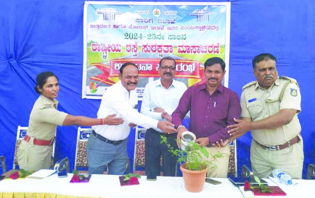 ವಾಹನ ಚಾಲನಾ ನಿಯಮ ಪಾಲನೆ ಮಾಡುವದು ಅವಶ್ಯ: ಶಾಂತವೀರ 