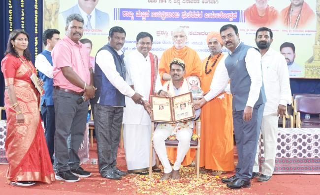 ರಾಘವೇಂದ್ರ ನೀಲಣ್ಣವರಿಗೆ ಜ್ಯೋತಿಬಾ ಫುಲೆ ರಾಜ್ಯ ಪ್ರಶಸ್ತಿ