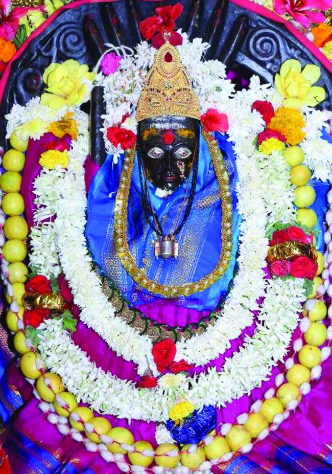 ಕರಿಯಮ್ಮದೇವಿಗೆ 10 ತೊಲೆ ಬಂಗಾರದ ಕೀರೀಟ 