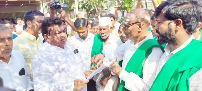 ಹಾನಿಗೊಳಗಾದ ತೊಗರಿಗೆ ಪರಿಹಾರ ಹಣ ಬಿಡುಗಡೆಗೆ ಆಗ್ರಹ 