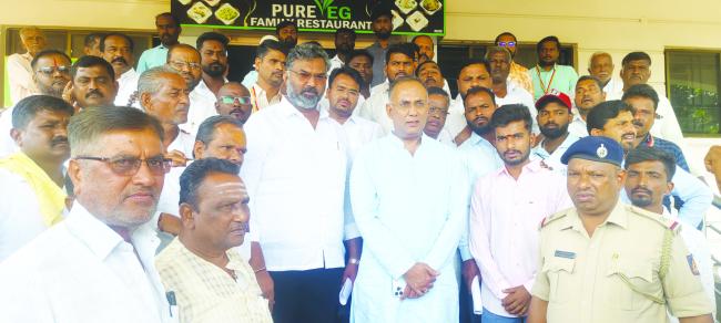 ಹಾದಿ ಬೀದಿಯಲ್ಲಿ ಮಾತನಾಡುವುದು ಸರಿಯಲ್ಲ: ದಿನೇಶ್ ಗುಂಡೂರಾವ್