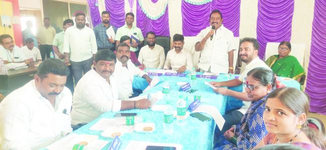 ಪುರಸಭೆ ವಶಕ್ಕೆ ತೆಗೆದುಕೊಳ್ಳವಂತೆ ಸರ್ವ ಸದಸ್ಯರ ಒತ್ತಾಯ  