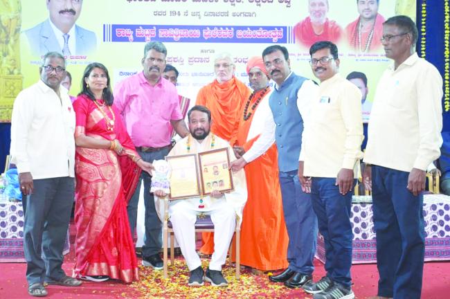  ಎಲ್ಲಪ್ಪ ಮುಸ್ಸನ್ನಗೋಳಗೆ ಮಹಾತ್ಮ ಜ್ಯೋತಿಬಾ ಪುಲೆ ಪ್ರಶಸ್ತಿ ಪ್ರದಾನ 