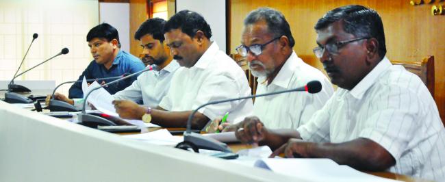 ಐದು ಗ್ಯಾರಂಟಿ ಯೋಜನೆಗಳ ಅನುಷ್ಠಾನ: ಜಿಲ್ಲಾ ಮಟ್ಟದ ಪ್ರಗತಿ ಪರೀಶೀಲನಾ ಸಭೆ