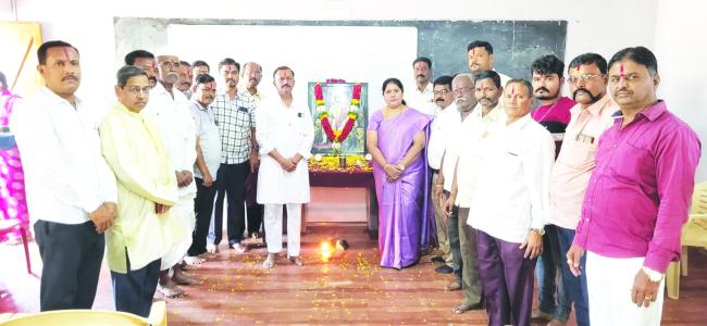 ಛತ್ರಪತಿ ಶಿವಾಜಿ ಮಹಾರಾಜರ ಜಯಂತಿಯನ್ನು ಅವರ ಭಾವಚಿತ್ರಕ್ಕೆ ಪುಷ್ಪಾರ್ಚನ