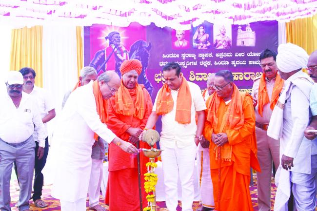 ಛತ್ರಪತಿ ಶಿವಾಜಿಯ ಶೌರ್ಯ ಆದರ್ಶನೀಯ: ಕವಟಿಗಿಮಠ 