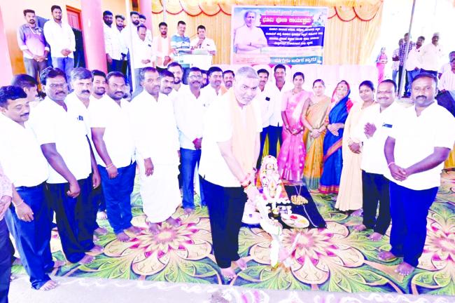 ಪ್ರತಿಯೊಂದೂ ಕುಟುಂಬಗಳಿಗೆ ಕುಡಿಯುವ ನೀರು ಮನೆ ಮನೆಗಳಿಗೆ ತಲುಪಲಿದೆ ಎಂದು ಶಾಸಕ ಮತ್ತು ಬೆಮ್ಯುಲ್ ಅಧ್ಯಕ್ಷ ಬಾಲಚಂದ್ರ ಜಾರಕಿಹೊಳಿ