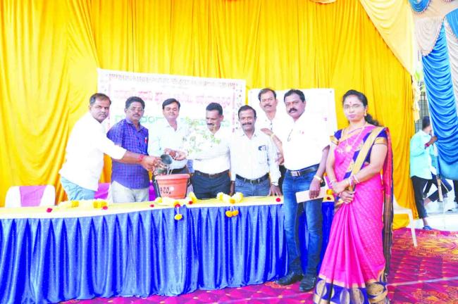 ಅನುದಾನಿತ ಕಾಲೇಜು ನೌಕರರ ಹಿತ ಕಾಯಲು ಸಿದ್ಧ-ರುದ್ರ​‍್ಪ ಲಮಾಣಿ 