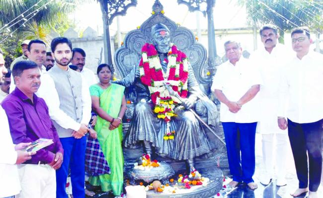 ಶಿವಾಜಿ ಮಹಾರಾಜರು ನಮಗೆಲ್ಲ ಆದರ್ಶ: ಕುರಂದವಾಡೆ
