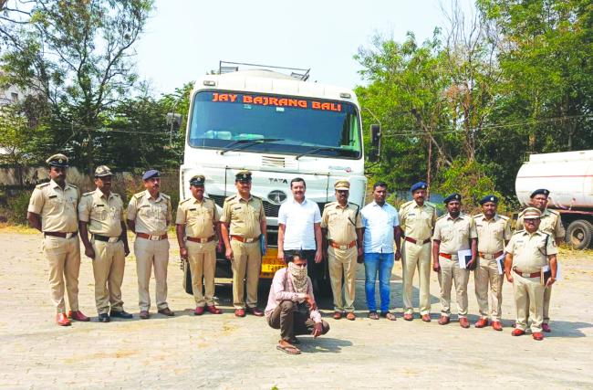 ಅಕ್ರಮವಾಗಿ ಮದ್ಯಸಾರ ಮತ್ತು ಸಾಗಾಣಿಕೆ ವಾಹನ ಸೇರಿ  79 ಲಕ್ಷ ಮೌಲ್ಯದ ವಸ್ತು ಜಪ್ತಿ