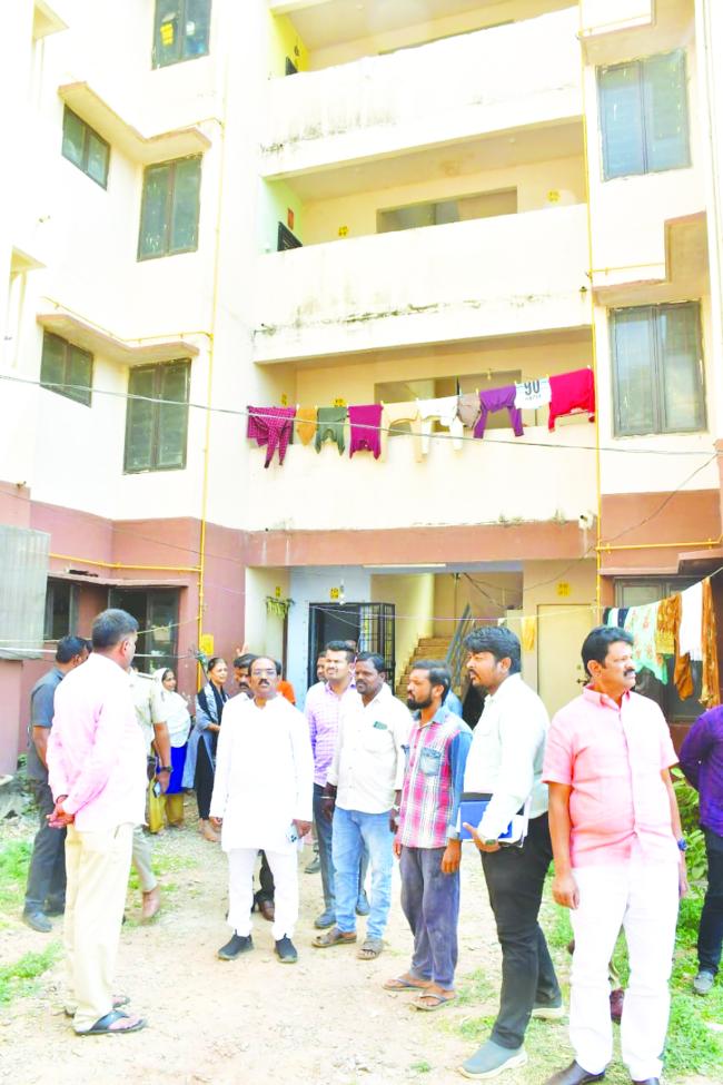 ಹುಬ್ಬಳ್ಳಿ-ಧಾರವಾಡ ಪಶ್ಚಿಮ ಮತ್ತು ಧಾರವಾಡ ವಿಧಾನಸಭಾ ಕ್ಷೇತ್ರಗಳ ವ್ಯಾಪ್ತಿಯಲ್ಲಿ ಬರುವ ಕೊಳಚೆ ಪ್ರದೇಶಗಳ ಪರೀವೀಕ್ಷಣೆ 